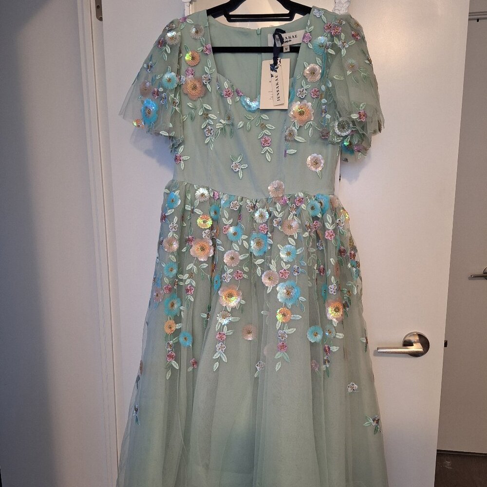 JessaKae Green A-line Midi Dress with V-neck and Short Sleeves for Wedding Guest - Picture 1 of 7
